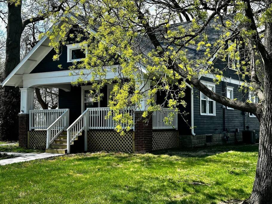 Mrs. Hughes Cottage - 2 Bedroom House W/ Parking Hamilton Zewnętrze zdjęcie