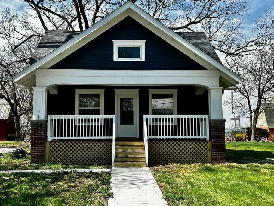 Mrs. Hughes Cottage - 2 Bedroom House W/ Parking Hamilton Zewnętrze zdjęcie