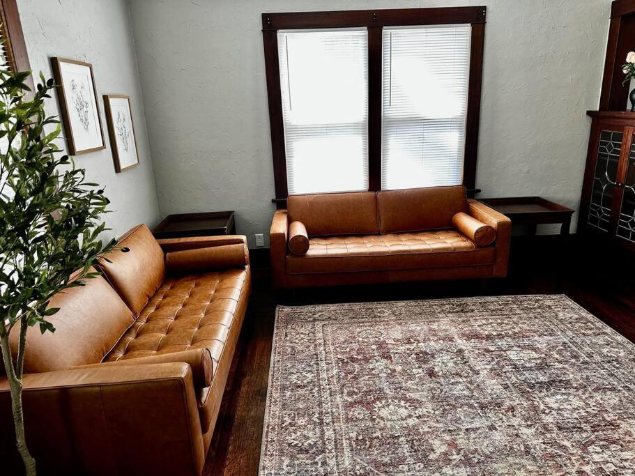 Mrs. Hughes Cottage - 2 Bedroom House W/ Parking Hamilton Zewnętrze zdjęcie